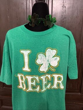Ripple Junction unisex short sleeves t-shirt with “I 🍀Beer” w/glasses - 2 XLarge